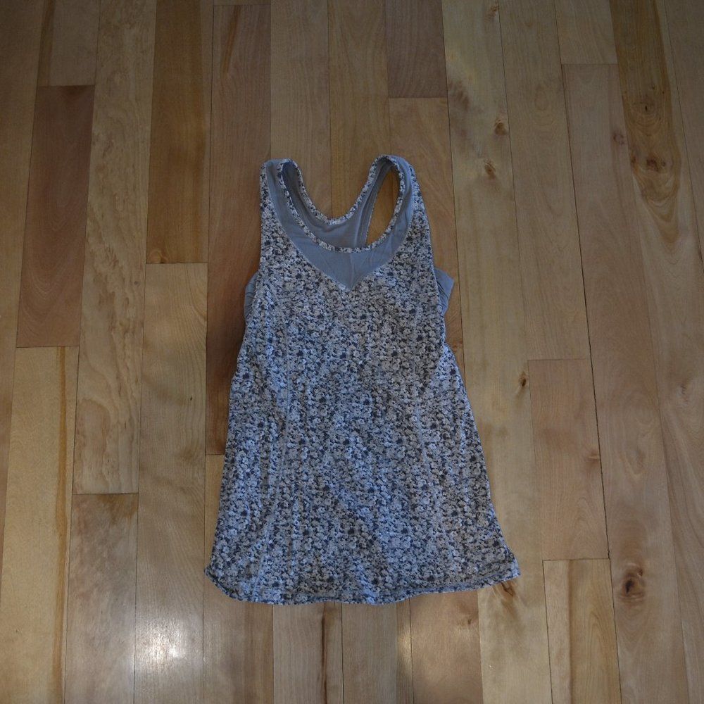 Lululemon Size 2 Black and White Tank Top